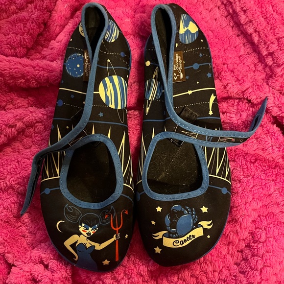 **SNEAK PEEK** Hot Chocolate Design shoes. - Picture 2 of 9